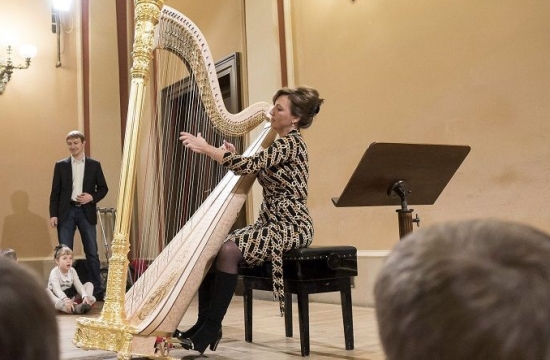 Jana Boušková ve edukačním programu Rudolfinek – Hravá harfa