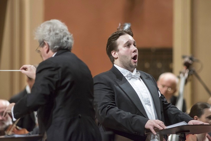 Jan Martiník při koncertu s Českou filharmonií v roce 2014