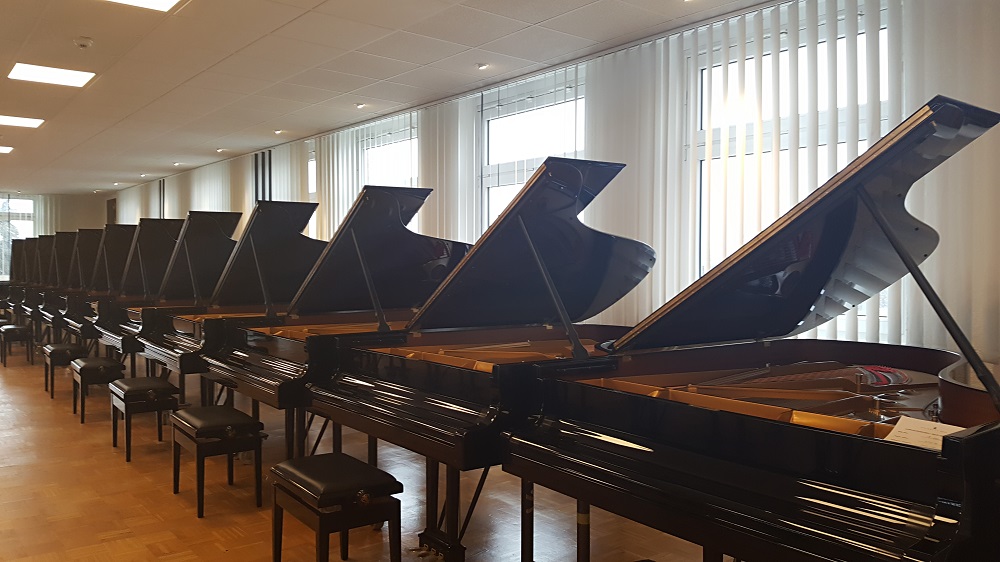 Předváděcí místnost Steinway &amp; Sons