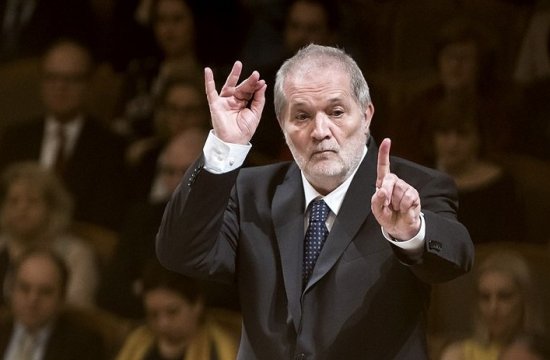 Martin Grubinger s Peterem Eötvösem a Českou filharmonií v roce 2016