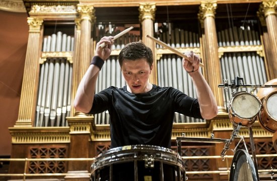 Martin Grubinger s Peterem Eötvösem a Českou filharmonií v roce 2016