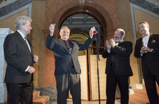 The ceremonial donation of the medal to the Czech Philharmonic