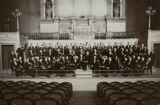 Nejstarší fotografie České filharmonie z roku 1902