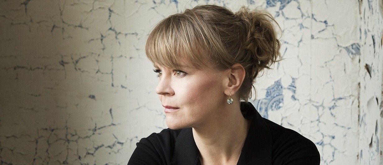 Finská dirigentka Susanna Mälkki na fotografii Simona Fowlera